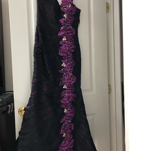 Couture Formal gown - Picture 2 of 9